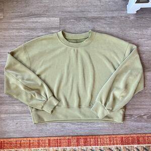 Women's Lululemon Green Softstreme Perfectly Oversized Cropped Crew (Sz 10)